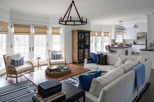 28 Thomas Ave in East Hampton, NY - Building Photo