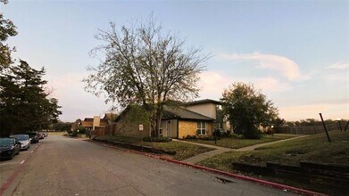 1402 S Carrier Pkwy in Grand Prairie, TX - Building Photo - Building Photo