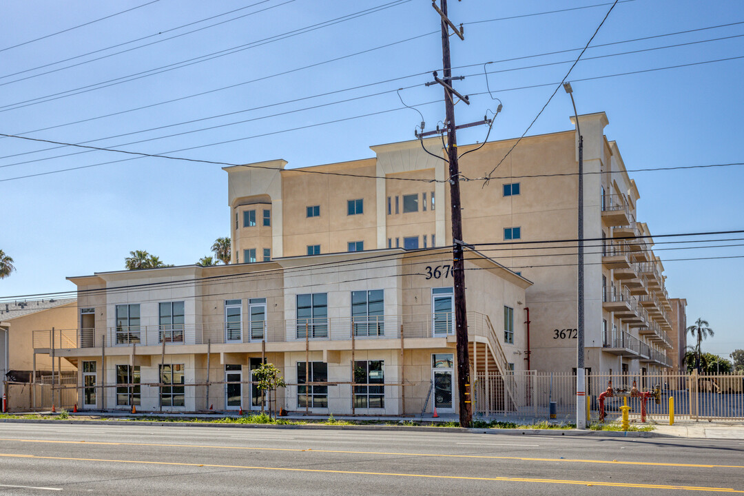 3674 W Imperial Hwy in Inglewood, CA - Building Photo