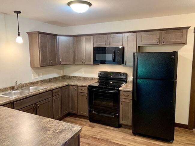 3145-3147 N Hastings Way in Eau Claire, WI - Building Photo - Building Photo