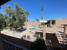 3737 E Turney Ave, Unit 225 in Phoenix, AZ - Building Photo