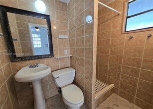 2957 SW 36th Ct, Unit 5 in Miami, FL - Building Photo - Building Photo