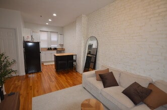 5 Cleveland Pl, Unit 7 in Boston, MA - Building Photo - Building Photo