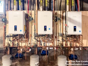 21 Town Hill St, Unit 1 in Quincy, MA - Building Photo - Building Photo