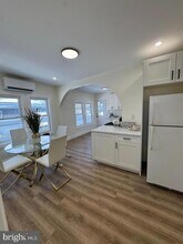 11 Gentian St in Pemberton Township, NJ - Foto de edificio - Building Photo