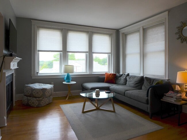 290 Foster St, Unit 5