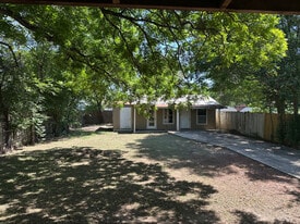 138 Morrill Ave in San Antonio, TX - Building Photo