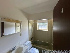 8 Brattle Dr in Arlington, MA - Building Photo - Building Photo