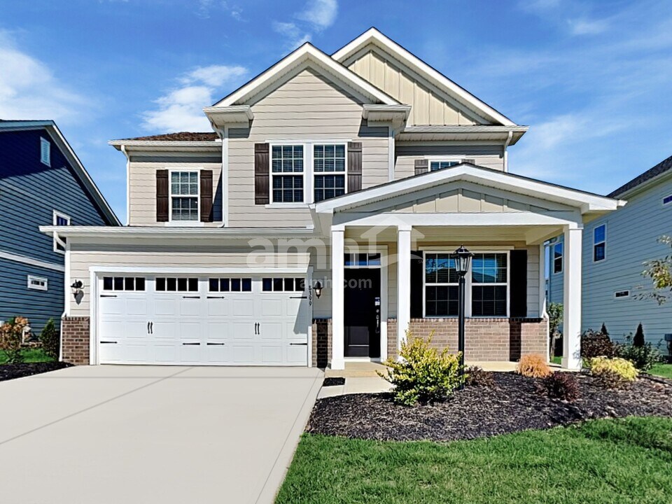 8399 Northpoint Dr in Sunbury, OH - Building Photo