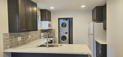 2027 E 10 Mile Rd in Royal Oak, MI - Building Photo - Building Photo