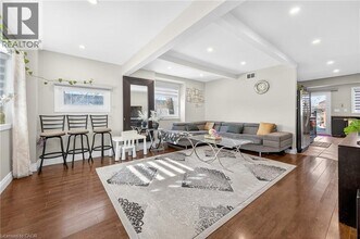 9 Bayside Ave in Hamilton, ON - Building Photo - Building Photo