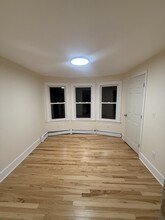 192 Presumpscot St, Unit Second floor in Portland, ME - Foto de edificio - Building Photo
