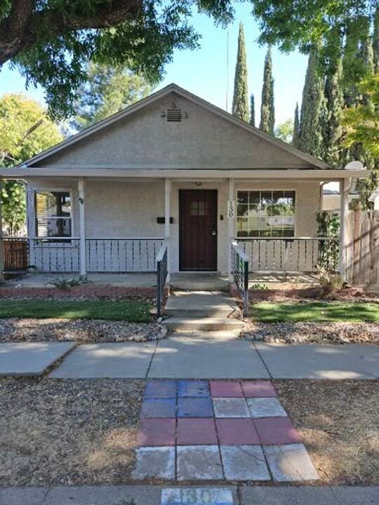 130 Semple St in Modesto, CA - Building Photo