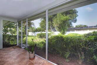 5652 Eichen Cir in Ft. Myers, FL - Building Photo - Building Photo