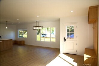 3637 Ashwood Ave, Unit 2105 in Los Angeles, CA - Building Photo - Building Photo