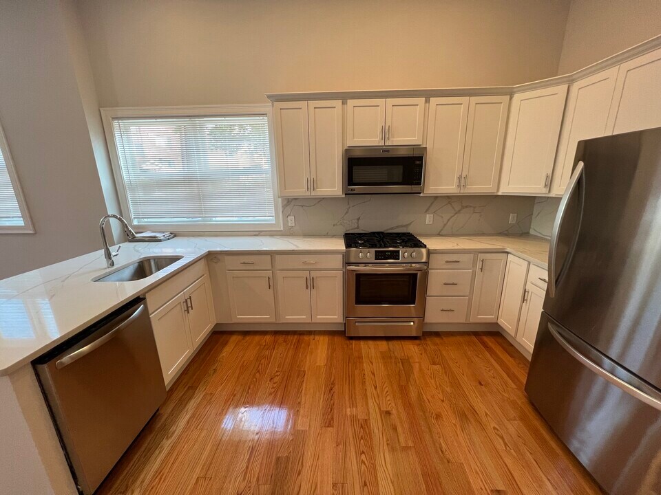 127 Cross St, Unit 126-6 in Somerville, MA - Building Photo
