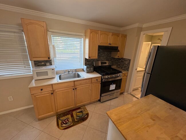 318 Claremont Ave, Unit 1
