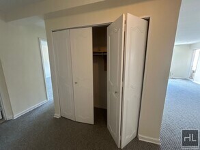 245-20 Grand Central Pkwy-Unit -5L in Queens, NY - Foto de edificio - Building Photo