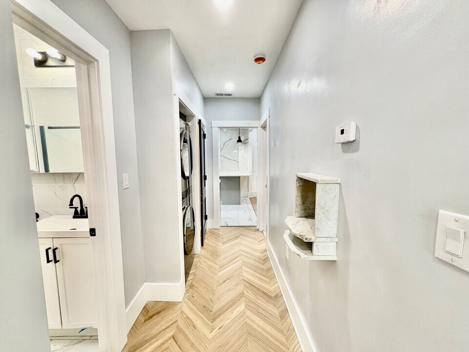 5834 Phillips Ave, Unit Apartment 1 in Pittsburgh, PA - Building Photo