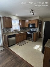 5611 Madrid Dr in Youngstown, OH - Foto de edificio - Building Photo