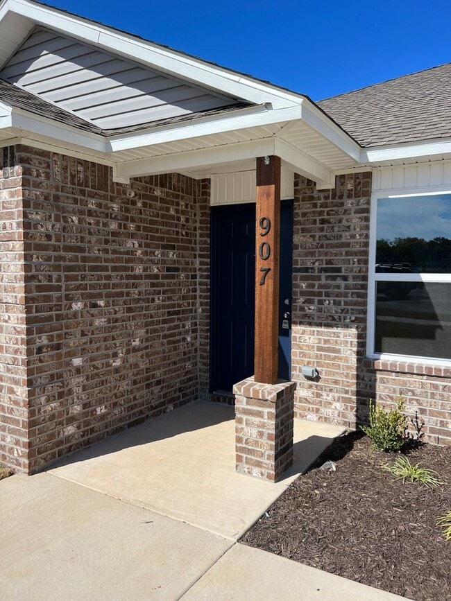 907 Tanner Dr in Siloam Springs, AR - Building Photo - Building Photo