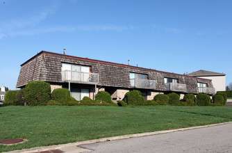 Sunset Blvd Apartments in Mansfield, OH - Building Photo - Building Photo