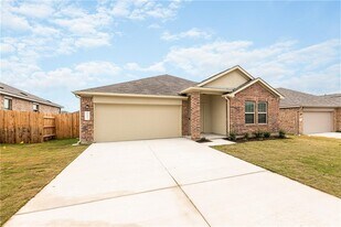 11901 Roscommon Trl in Austin, TX - Building Photo