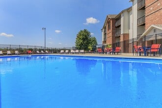 Orchard Park Apartments in Springfield, MO - Foto de edificio - Building Photo