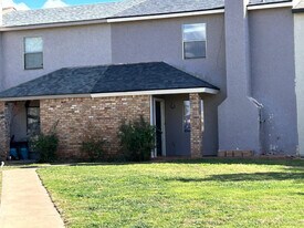 8639 Knoxville Dr in Lubbock, TX - Building Photo