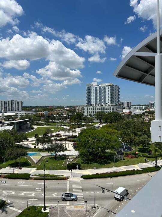 1775 Polk St, Unit 1017 in Hollywood, FL - Foto de edificio