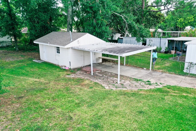 620 Edenborn Ave in Metairie, LA - Building Photo - Building Photo