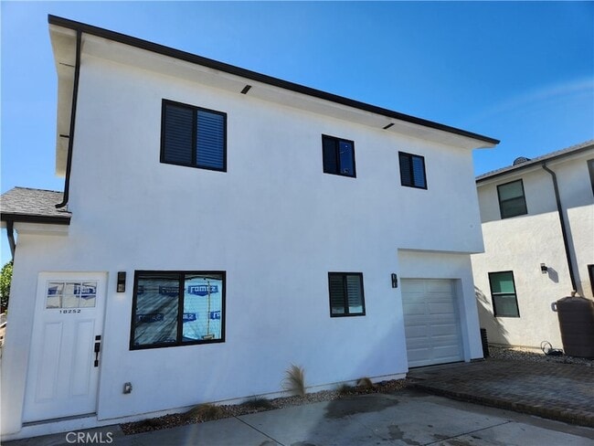 18252 Saticoy St in Los Angeles, CA - Building Photo - Building Photo