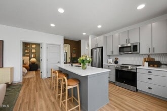 3901 Capital Hills Dr, Unit B1A in Raleigh, NC - Building Photo - Building Photo