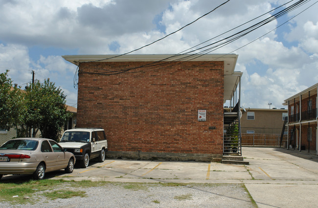 3017 Lake Villa Dr in Metairie, LA - Building Photo - Building Photo