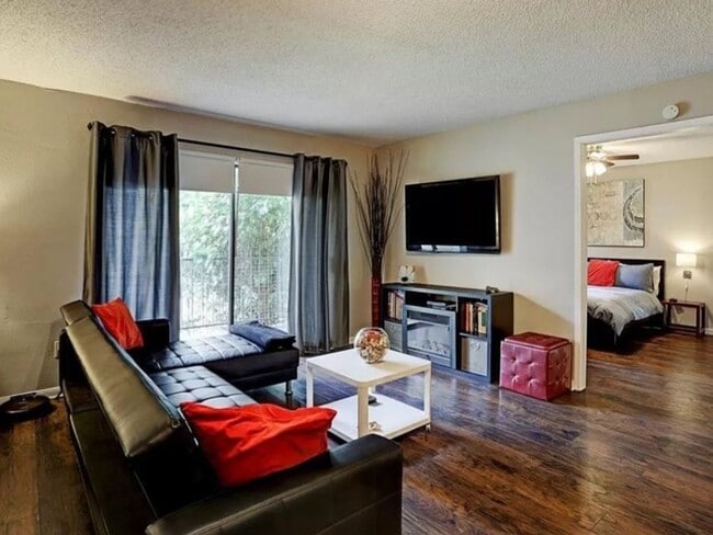 2818 S Bartell Dr in Houston, TX - Building Photo - Building Photo