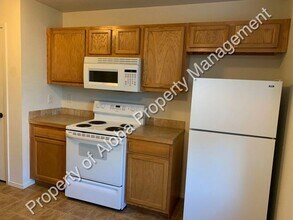 1065 W Pine Ave in Meridian, ID - Building Photo - Building Photo