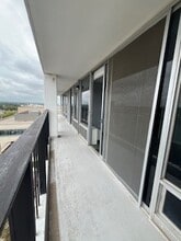 Century House in Lincoln, NE - Foto de edificio - Building Photo