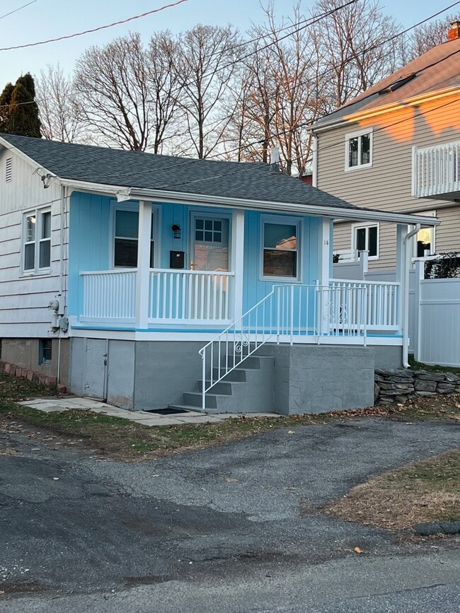 14 Nashawena Ave in West Haven, CT - Foto de edificio - Building Photo