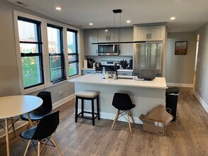1101 W Cornelia Ave in Chicago, IL - Building Photo - Building Photo