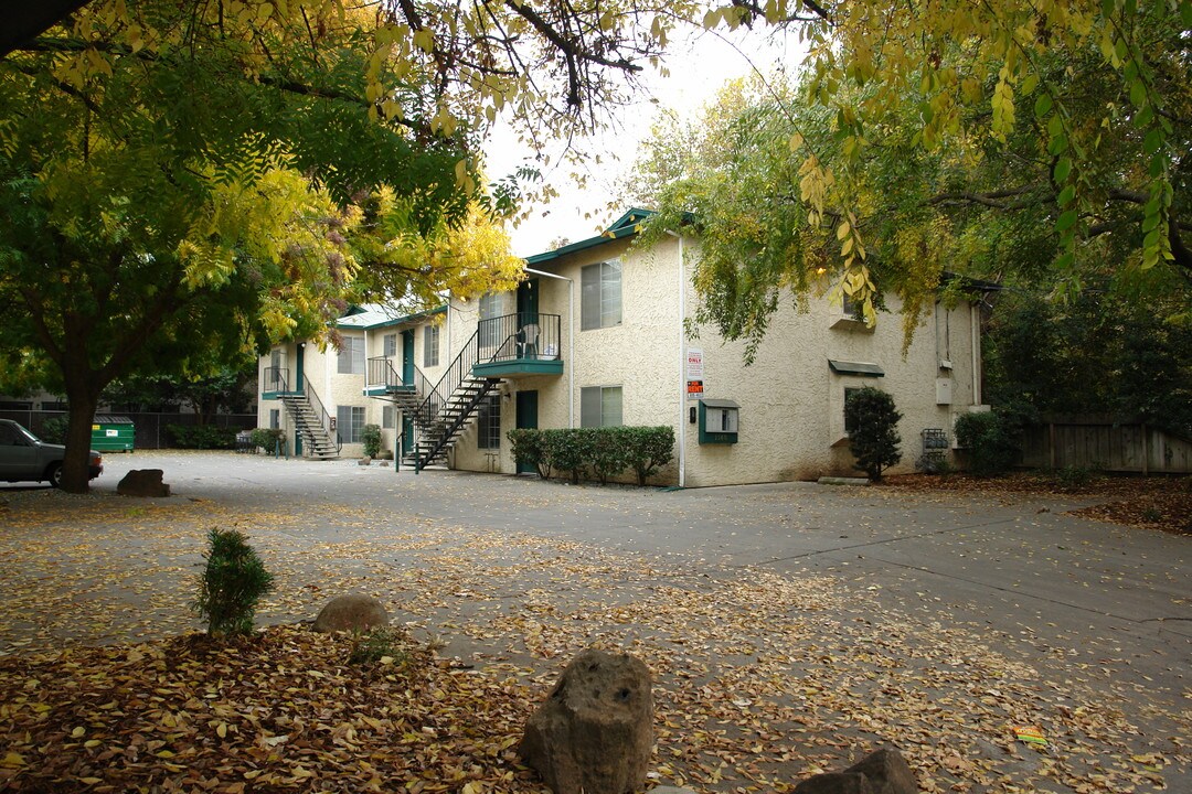 1140 N Cedar St in Chico, CA - Building Photo