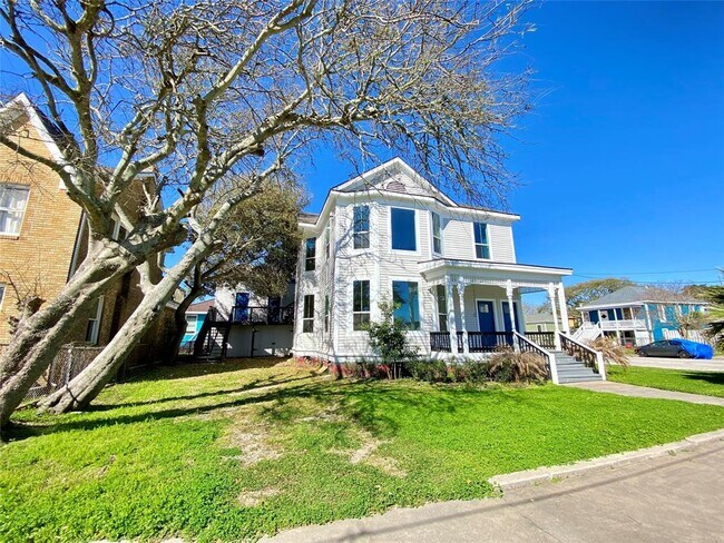 2001 29th St-Unit -Rear in Galveston, TX - Building Photo - Building Photo
