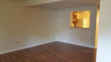 4210 Sterlingworth Dr in Raleigh, NC - Foto de edificio - Building Photo