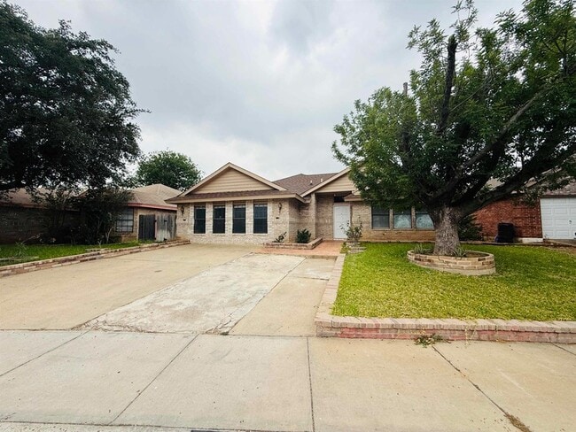 1214 St Patrick Dr in Laredo, TX - Building Photo - Building Photo