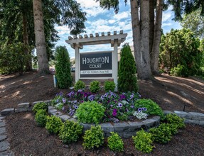 Houghton Court in Kirkland, WA - Foto de edificio - Building Photo