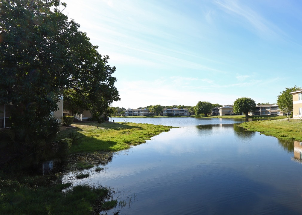 10X Iona Lakes in Ft. Myers, FL - Foto de edificio