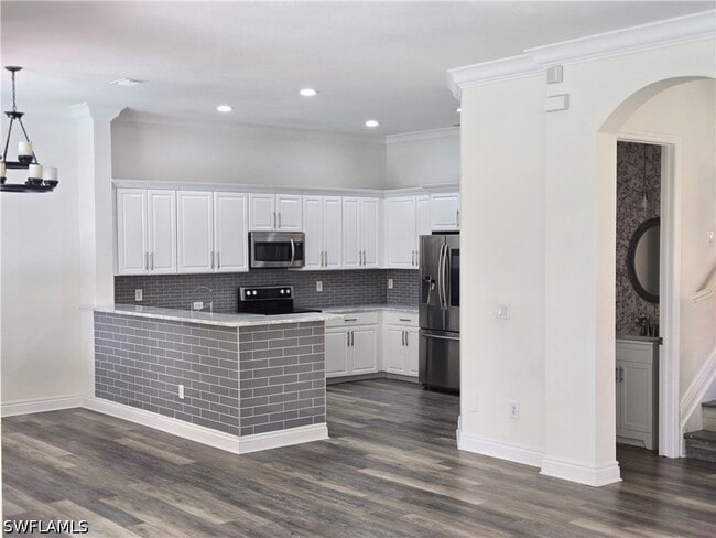 property at 1949 Par Dr