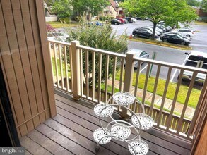 3949 El Soneta Pl, Unit #18 in Alexandria, VA - Foto de edificio - Building Photo