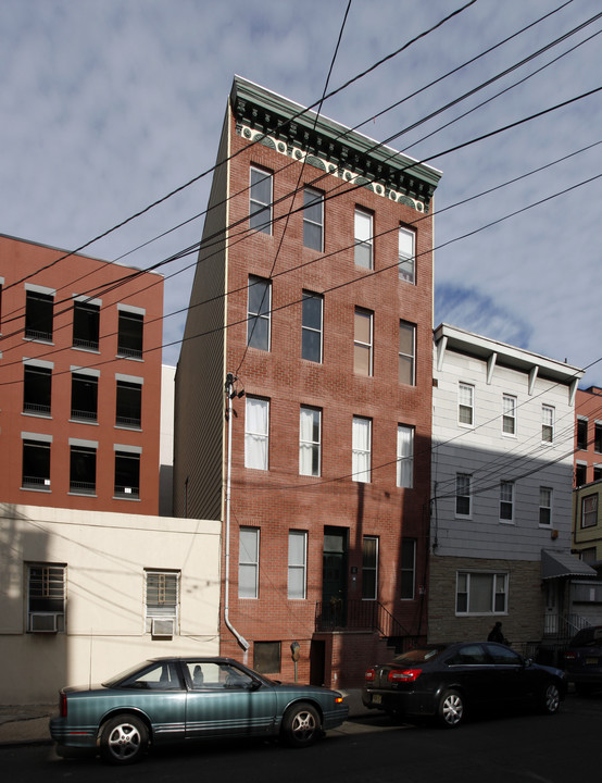 358 3rd St in Hoboken, NJ - Building Photo