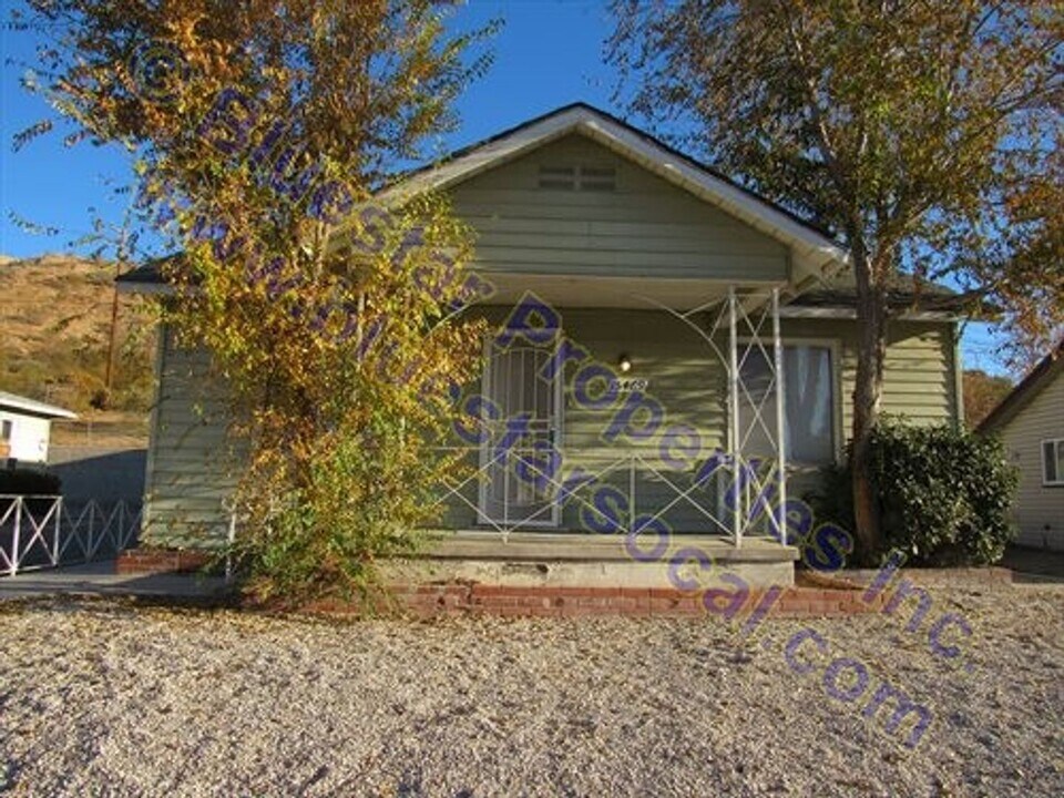 15469 Hesperia Rd in Victorville, CA - Building Photo