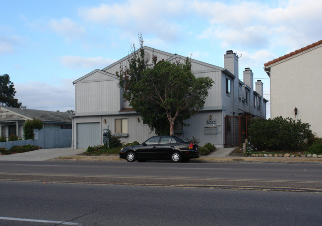 4421 Clairemont Dr in San Diego, CA - Building Photo - Building Photo